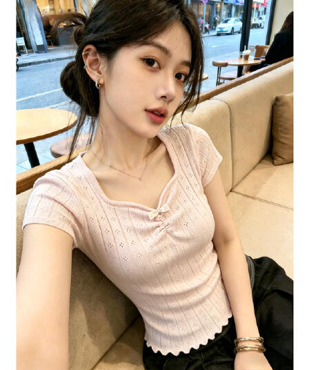 한 부서 V넥 주름 프릴 반팔 니트 스웨터 여성 2026 여름 새로운 몸매 가꾸기 슬림해 보이는 외국 가스 맨위 트렌디
