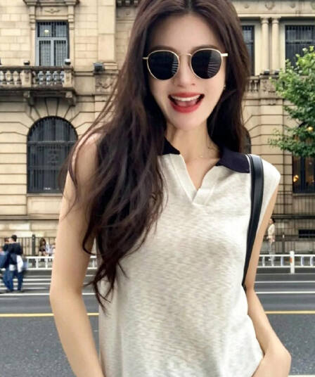 자수 알파벳 홀로우 아웃 배색 POLO 칼라 민소매 니트 스웨터 여성 2026 새로운 여름 얇은 스타일 얼음 실크 맨위 여성