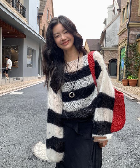 한 부서 느긋한 바람 비스듬한 어깨 스트라이프 니트 스웨터 여성 가을 새로운 모헤어 부드러운 찹쌀 스웨터 트렌디