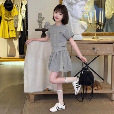 批发<b class='q'>女</b><b class='q'>童</b>短袖短裙韩系套装夏百搭新款儿童夏季薄款运动百褶裙两件套潮