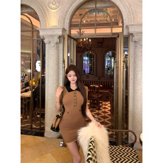 批发实拍 千金感<b class='q'>翻领</b>撞色掐腰针织<b class='q'>连衣裙</b>包臀裙