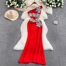 批发<b class='q'>欧美</b>ins重工镶钻花朵斜领无袖<b class='q'>连衣裙</b>女秋冬网纱拼接收腰优雅礼服