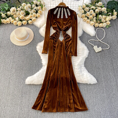 批发<b class='q'>欧美</b>轻奢重工镶钻半高领<b class='q'>连衣裙</b>女高级感丝绒褶皱收腰优雅飘带礼服