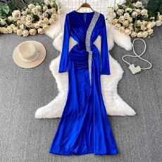 批发<b class='q'>欧美</b>ins轻奢重工水晶镶钻V领<b class='q'>连衣裙</b>女秋季褶皱收腰优雅开叉礼服裙