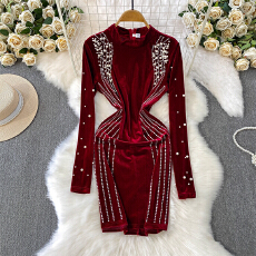 批发<b class='q'>欧美</b>重工钉珠圆领连衣裙女秋冬超火ins高级感丝绒修身优雅<b class='q'>礼服</b>裙