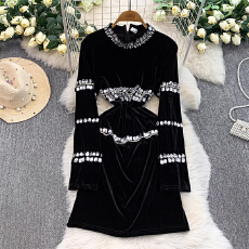 批发<b class='q'>欧美</b>ins轻奢高级感水晶镶钻立领连衣裙女秋冬名媛气质丝绒<b class='q'>礼服</b>裙