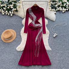 批发欧美小众名媛重工烫钻收腰高领长袖连衣裙女秋冬修身显瘦优雅长裙