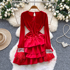 批发红色晚会礼服女冬轻奢名媛重工烫钻毛毛拼接长袖收腰荷叶边<b class='q'>连衣裙</b>