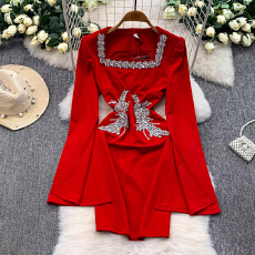 批发欧美轻奢名媛婚礼<b class='q'>时尚</b>重工镶钻方领<b class='q'>连衣裙</b>女修身显瘦喇叭袖礼服