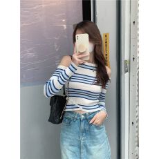 批发实物实拍特价露肩条纹长袖<b class='q'>针织衫</b>女秋装显瘦短款辣妹上衣潮