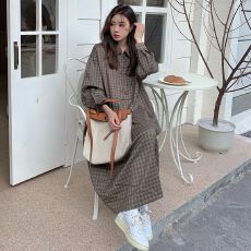 批发2026春秋冬新款复古风设计感长袖连衣裙女法式茶歇格纹格子长裙子