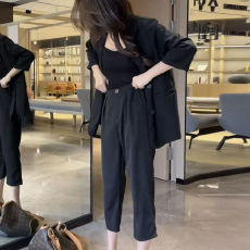 批发<b class='q'>大码</b>网红西装套装女新款气质休闲洋气高腰外套薄款七分<b class='q'>时尚</b>两件套