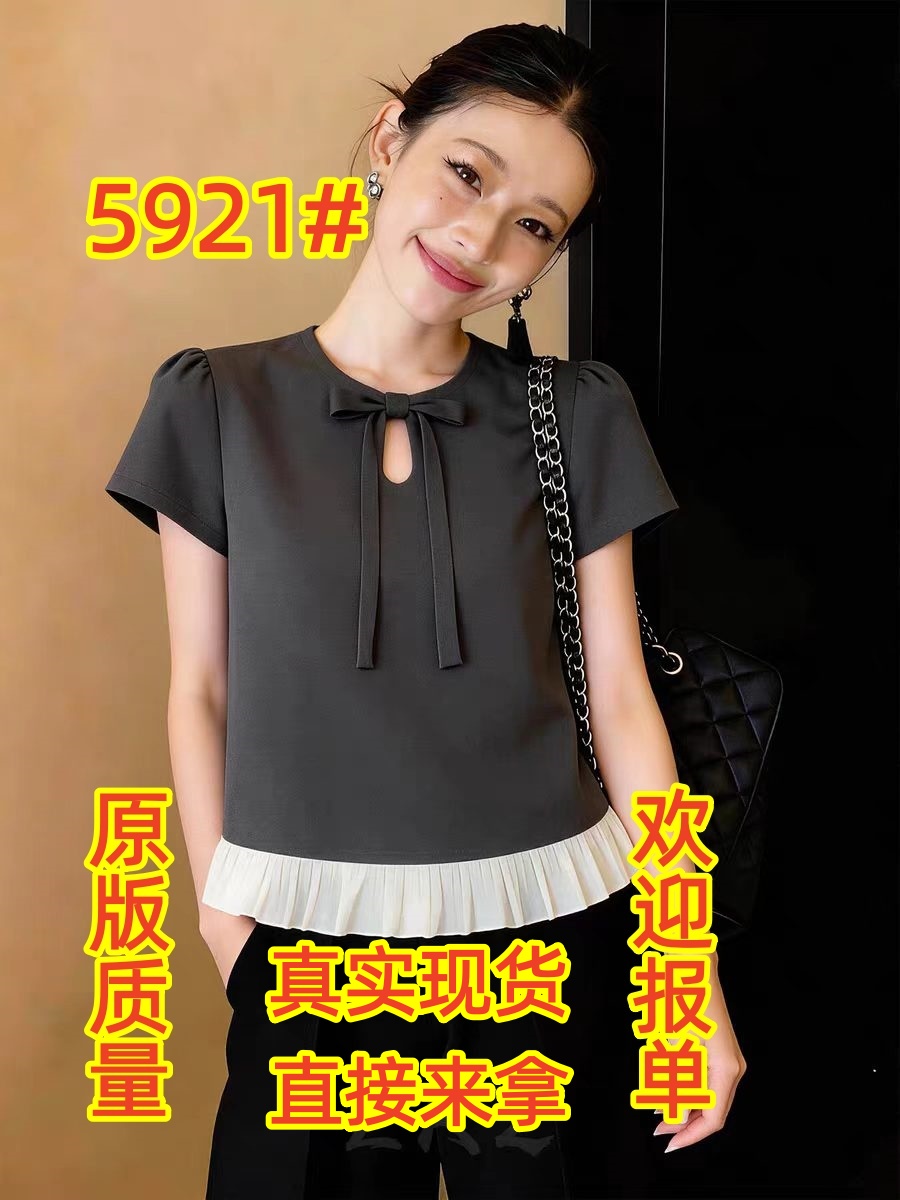 유럽 상품 고급 센스 여름 새로운 캐주얼 품격 배색 반팔 나비 매듭 디자인 센스 미니멀리즘 회색 맨위