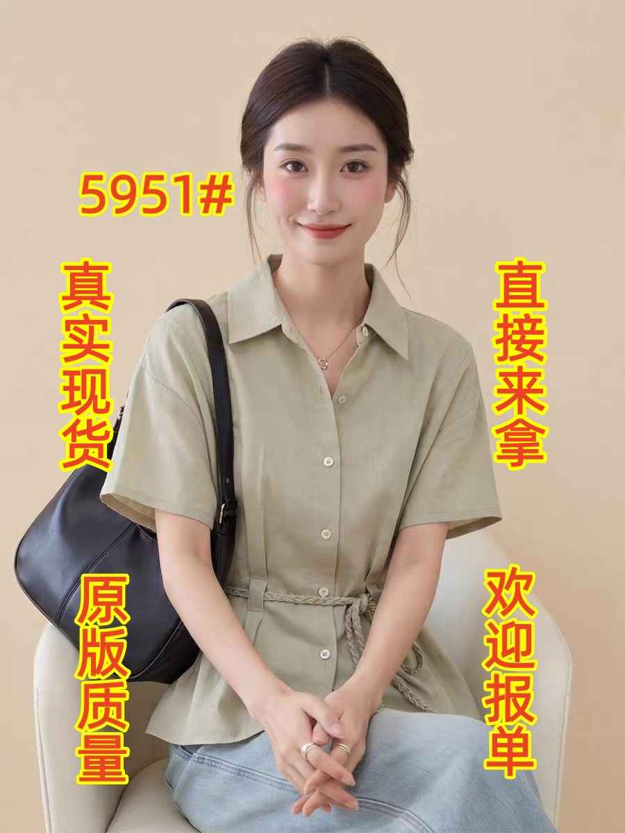 프랑스식 품격 녹색 꼬집기 허리 셔츠 여성 의류 2026 년 여름 새로운 디자인 센스 작은 대중 직장 출퇴근 맨위