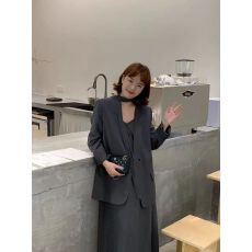 批发西装外套女2026新款<b class='q'>春</b>秋小个子设计感小众v领休闲超火无领小西服