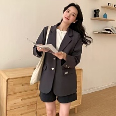 批发<b class='q'>春</b>秋新款爱心扣西装外套女休闲时尚百搭高级感炸街宽松洋气小西服