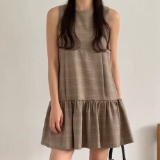 批发格纹圆领无袖连衣裙清新减龄背心短裙褶皱压线A字裙摆系带连衣裙