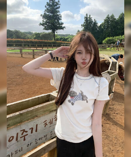 반팔 티셔츠 여성 의류 여름 새로운 한 부서 디자인 센스 트렌디 만화 명시적 스티치 장식 라운드 넥 맨위