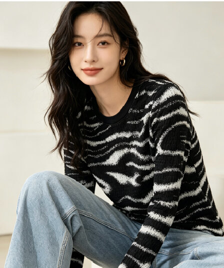 실사 물결무늬 곡물 슬림해 보이는 라운드 넥 다용도 티셔츠 여성 2026 새로운 패션 루즈핏 얼룩말 곡물 만나는 맨위