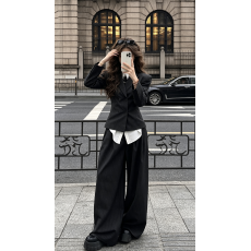 批发韩好甜WARDEN EDGE 黑色戗驳领正肩<b class='q'>西装</b><b class='q'>外套女</b>修身气质小个子西服