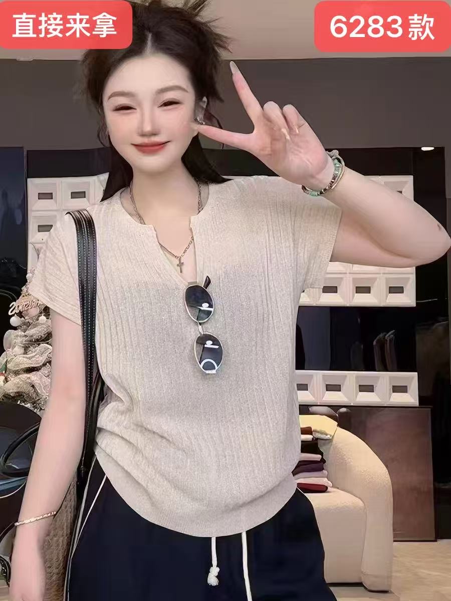한 부서 패션 검정색 V넥 반팔 니트 스웨터 여성 여름 슬림해 보이는 다용도 캐주얼 만나는 티셔츠 맨위