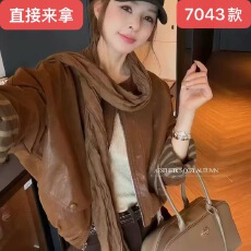 批发高级感袖口条纹拼接圆领配丝巾皮衣外套女2026秋季新款夹克上衣潮