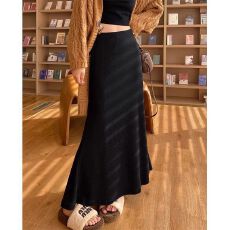 批发黑色鱼尾裙女春秋季气质a字包臀裙显瘦遮肉垂坠纯色中长款半身裙
