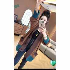 批发<b class='q'>韩国</b>新款宽松懒惰风单排扣拼色毛衣外套女加厚保暖长袖针织衫上衣