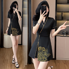 批发<b class='q'>大码</b>女装2026夏季新款胖妹妹<b class='q'>时尚</b>修身显瘦刺绣上衣短裤两件套套装