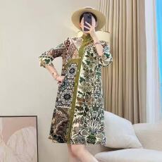 批发新中式复古国风褶皱连衣裙2026早春新款高端印花盘扣开衫中长裙子