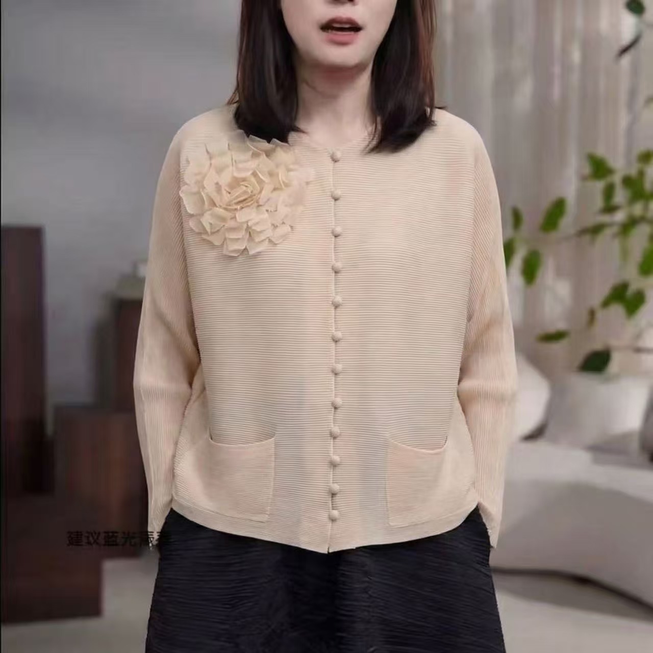 세 하우스 주름 맨위 2026 새로운 패션 작은 샤넬 스타일 꽃 기타 버클 카디건 코트 순수한 하얀 달빛 착용 가져 가라.