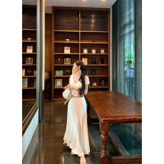 批发实拍实价 气质绝美设计感<b class='q'>T</b><b class='q'>恤</b>上衣半身裙两件套装