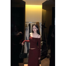 批发实拍实价  自制新款设计感气质辣妹修身<b class='q'>显瘦</b>T恤上衣半身裙套装