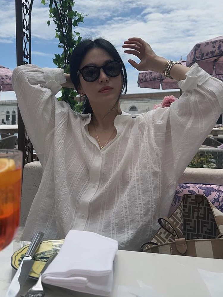 송 혜교 같은 단락 옷 봄 여름 새로운 루즈핏 얇은 스타일 긴팔 셔츠 태양 보호 셔츠 세로 줄무늬 화이트 여성 셔츠