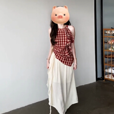 红色无袖挂脖连衣裙子女初夏季2026新款夏日绝美穿搭一整套装长