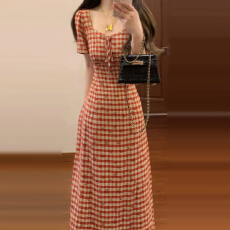 批发法式红色<b class='q'>格子</b>短袖<b class='q'>连衣裙</b>子女夏季2026新款设计感小众独特绝美长裙