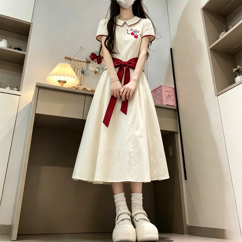 여름 새로운 신선함 달콤한 스타일 배색 체리 자수 레이스업 허리 수축 반팔 드레스