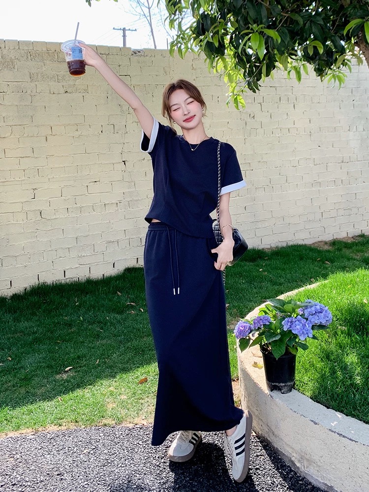 해군 캐주얼 반팔 티셔츠 세트 드레스 여성 여름 2026 년 새로운 슈퍼 화재 반신 스커트 투피스 세트