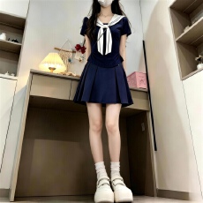 批发学院风修身坎肩<b class='q'>短</b>袖T恤套装女夏季高腰显瘦百褶裙设计感修身上衣