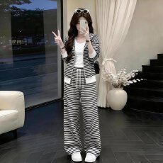 批发高级感<b class='q'>休闲</b>运动套装女秋季学生宽松韩版时尚条纹卫衣阔腿裤两件套