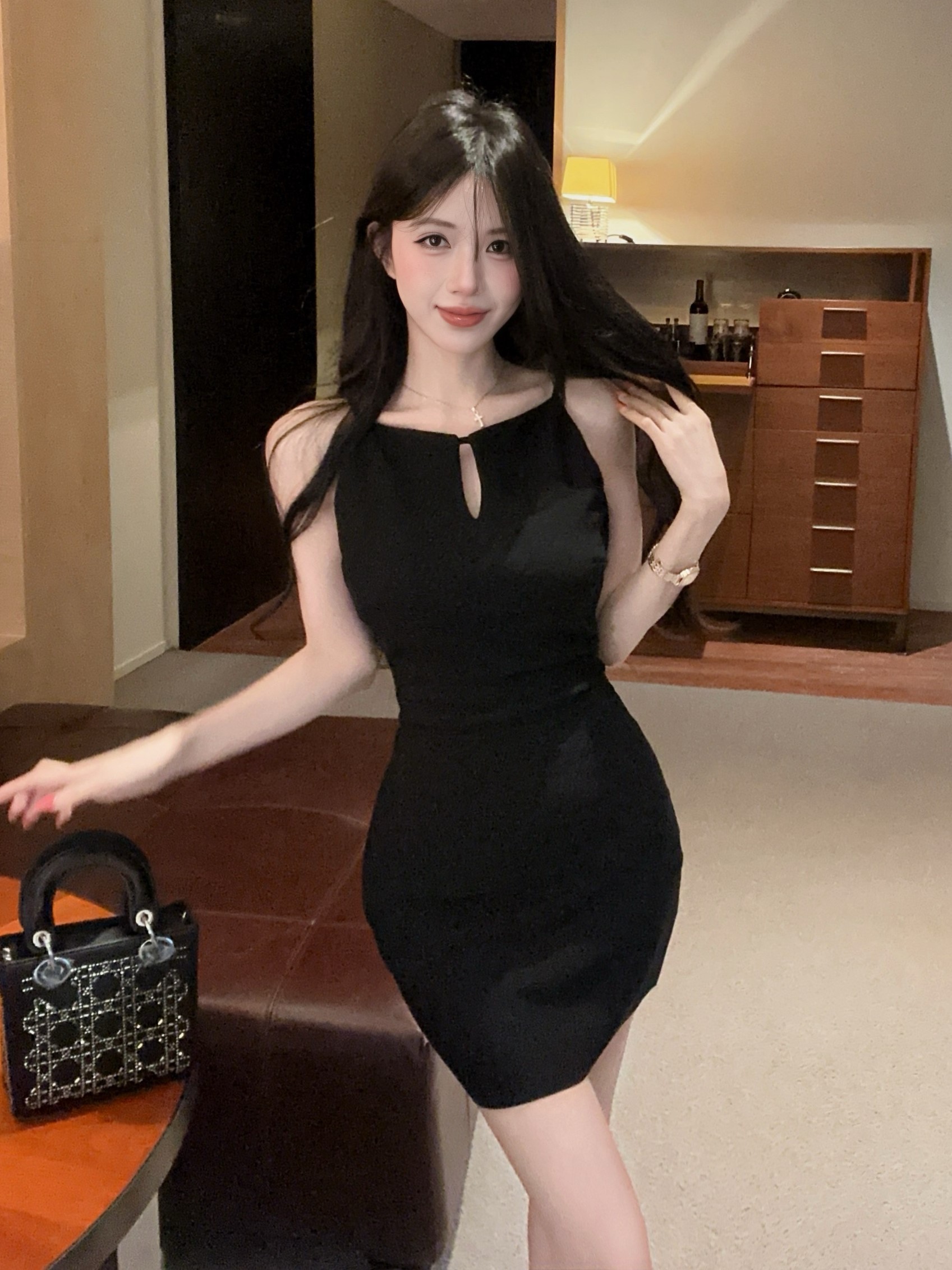 실사 프랑스식 품격 홀로우 아웃 행침 목 민소매 허리 수축 슬림해 보이는 타이트 스커트 드레스
