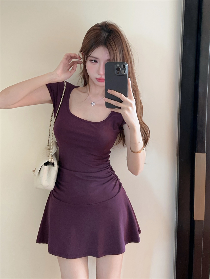 실사 섹시함 핫걸 보라색 u 칼라 반팔 몸매 가꾸기 한 마디 드레스