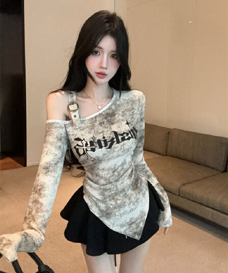 실사 아메리칸 헤일로 염색 알파벳 프린트 불규칙 비스듬한 어깨 오프숄더 개성 긴팔 기본 셔츠 티셔츠