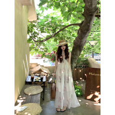 批发实拍实价#法式温柔碎花V领露背吊带<b class='q'>连衣裙</b>女夏季海边度假风长裙子