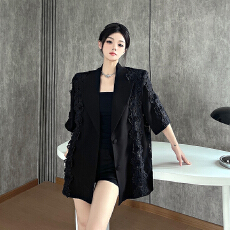 批发实拍实价小众设计感蕾丝拼接西装<b class='q'>外套</b><b class='q'>女</b>夏季新款镂空设计半袖西服