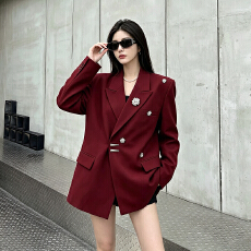 批发实拍实价廓形收腰高级感西装外套<b class='q'>女</b>金属纽扣装饰小众气质垫肩西服