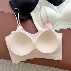 批发实拍大码<b class='q'>内衣</b>女无痕薄款大胸显小聚拢透气细肩带背心式粉底液文胸