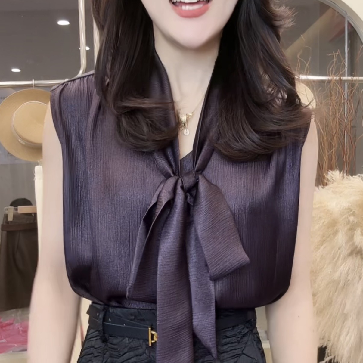 재고 있음 2026 여름 항구 바람 새로운 민소매 리본 V넥 품격 슬림해 보이는 루즈핏 셔츠 맨위 여성
