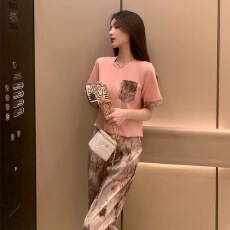 批发夏季套装<b class='q'>女</b>2026新款韩系高级感运动休闲减龄洋气短袖阔腿裤<b class='q'>两件</b>套