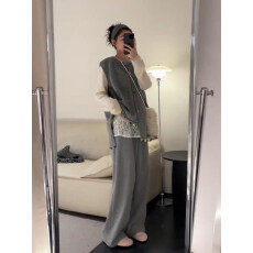 批发2026早春新款韩系慵懒风毛边针织马甲打底衫蕾丝<b class='q'>拼接</b>休闲裤三件套